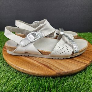 Earth Linden Laguna White Silver Slingback Sandals Women Size 9.5 M Comfort Arch
